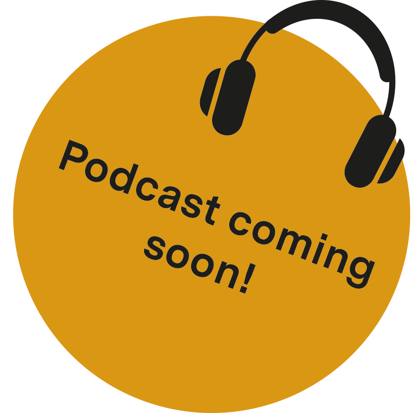 Orangenes Icon mit schwarzem Kopfhörer, auf dem steht, dass der Podcast bald erscheinen wird.
